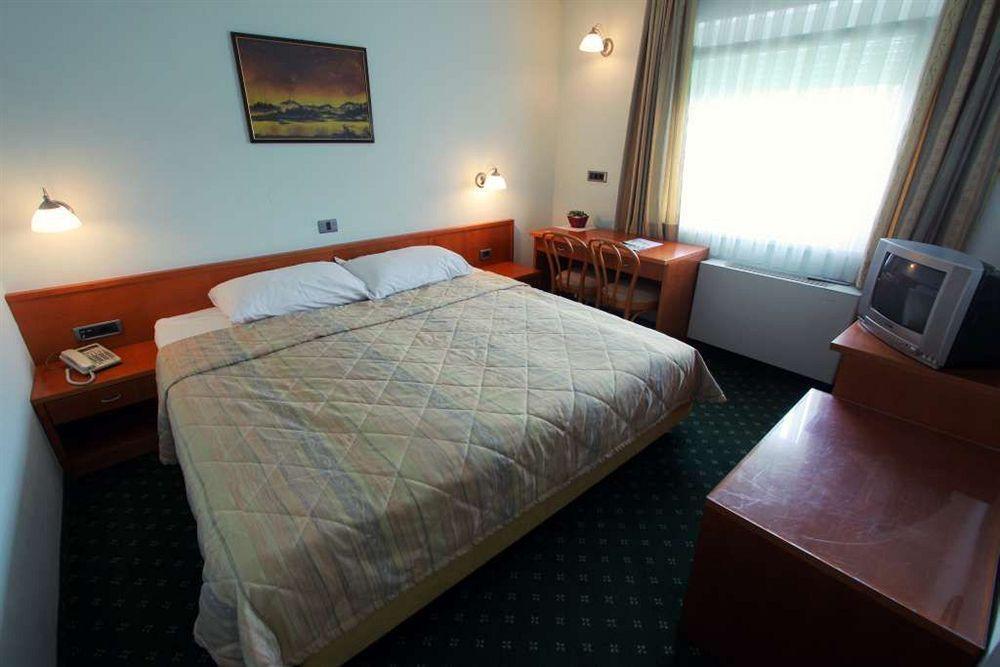 Grandvid Hotel Skofljica Ngoại thất bức ảnh